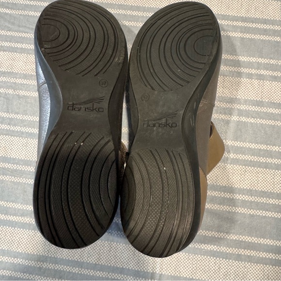 Dansko light bronze/tanish 2 toned textured Leather Women's Shoes - Picture 12 of 13